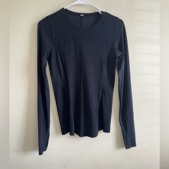 lululemon athletica Tops - Lululemon Fitted Long Sleeve with Thumb Holes Size 2 in Black